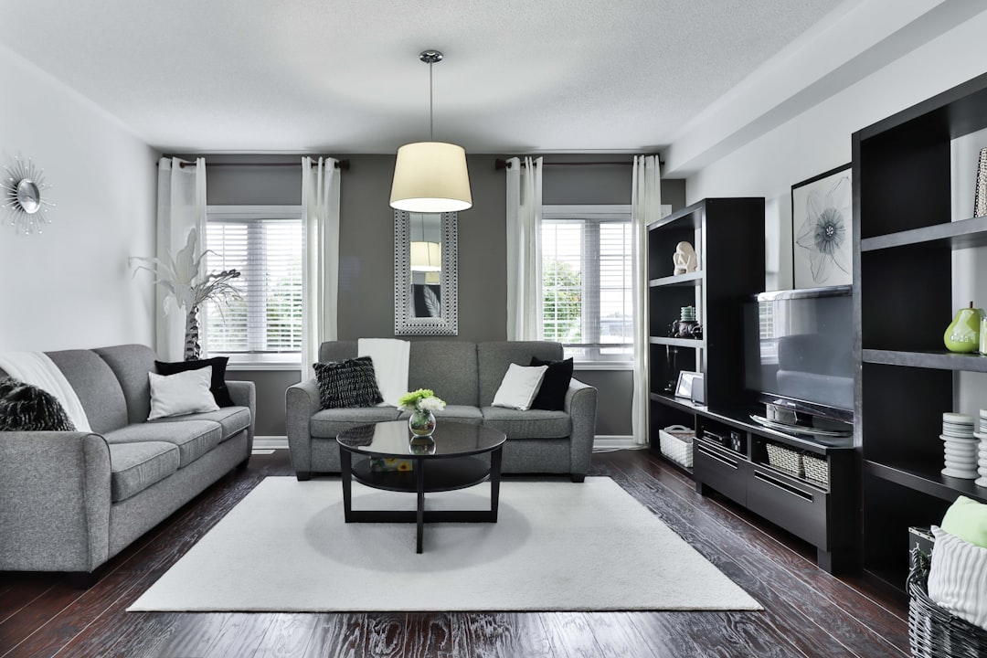 services-02 gray-and-white-living-room-set-0sdzrgrn-pi